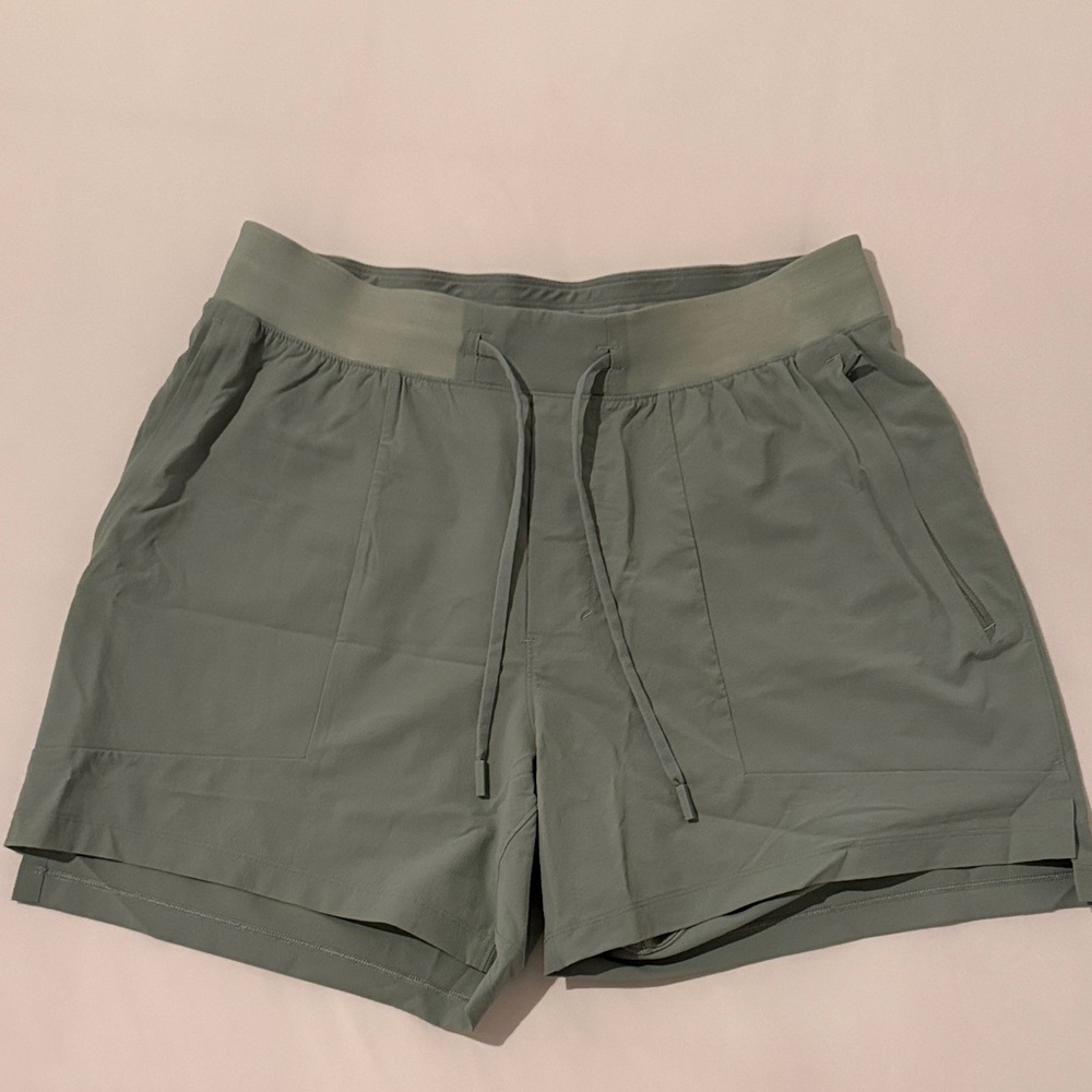 Lululemon Men’s License to Train - LL size M